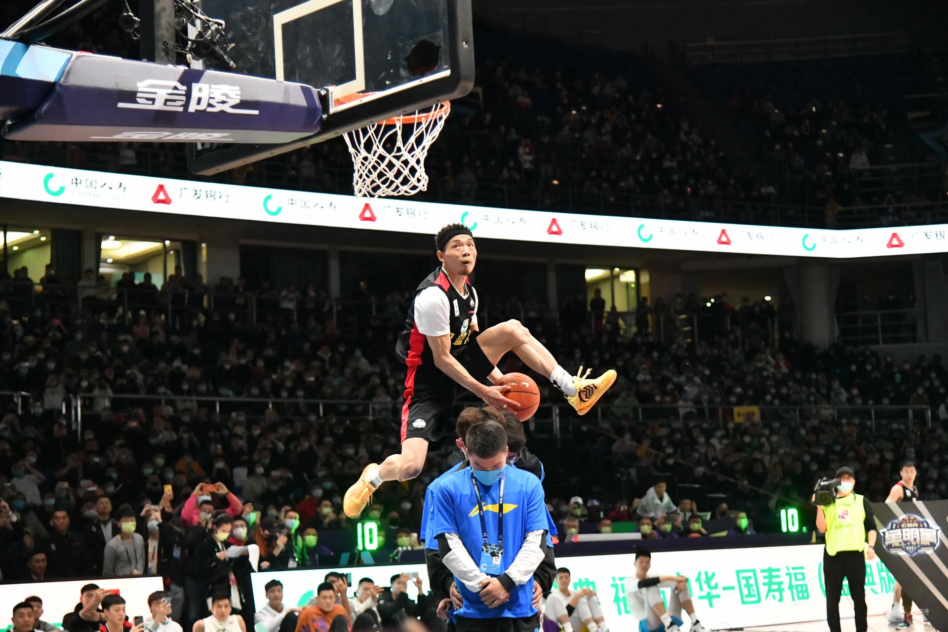 证一个年轻 证一个年轻